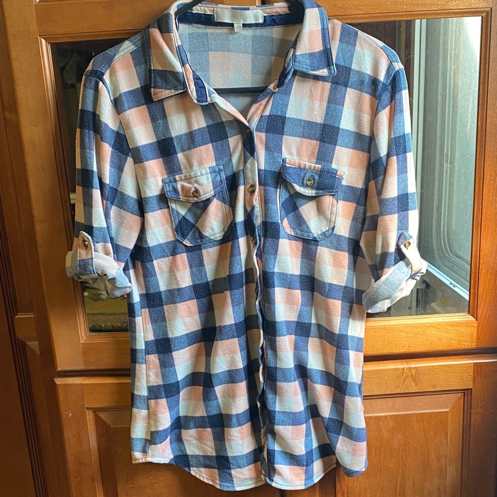 Blue and Blush Plaid Lightweight Top with Convertible Sleeves Medium
